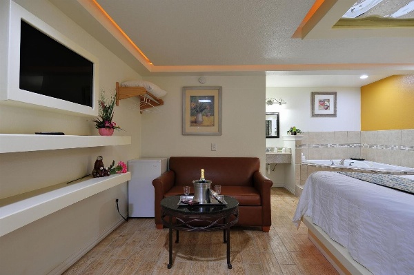 Romantic Inn & Suites image 13