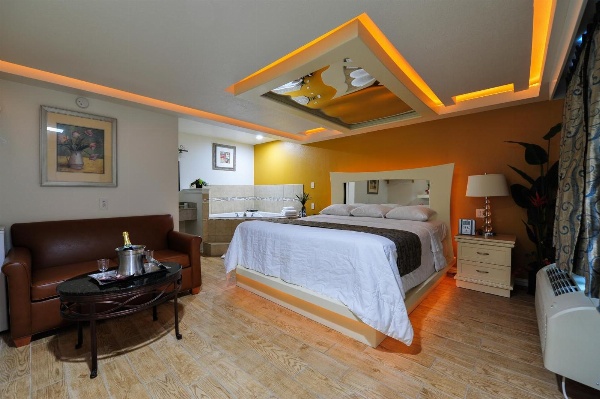 Romantic Inn & Suites image 16