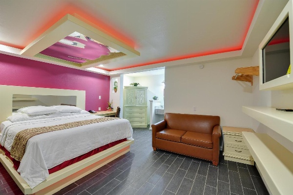 Romantic Inn & Suites image 23