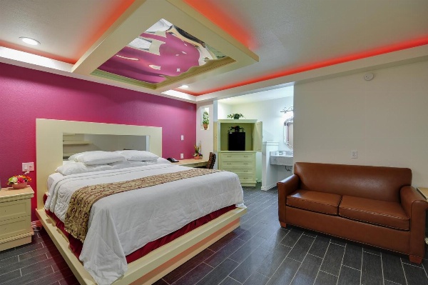 Romantic Inn & Suites image 25