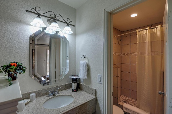 Romantic Inn & Suites image 3