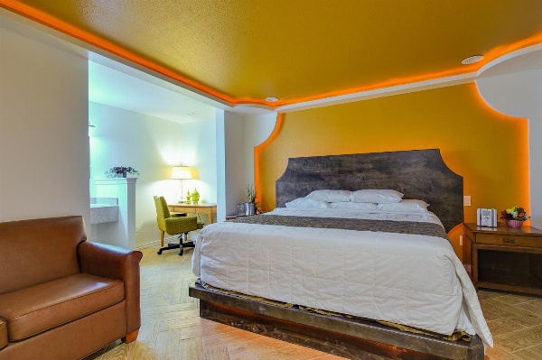 Romantic Inn & Suites image 31