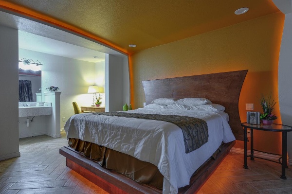 Romantic Inn & Suites image 36