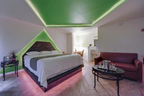 Romantic Inn & Suites image 38