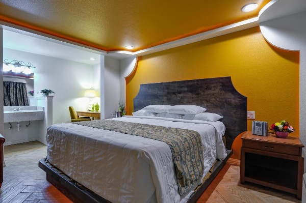 Romantic Inn & Suites image 44