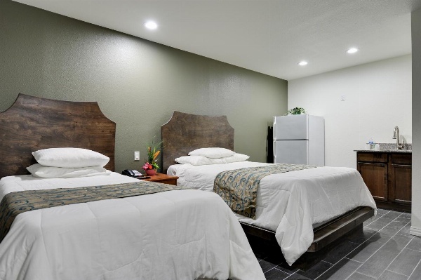 Romantic Inn & Suites image 48