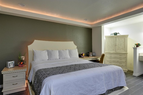 Romantic Inn & Suites image 9